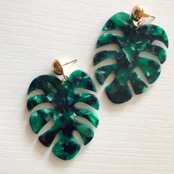 NEW! Monstera leaf Fashion Earrings - Picture 2 of 5